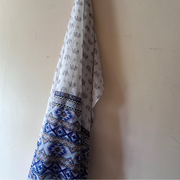 Sarong, lightweight wrap with elephant pattern. OS 39x70 inches - Picture 5 of 6